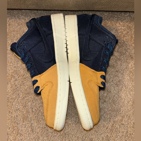 Nike Sb Dunk- Desert Ochre and Midnight Navy - Picture 6 of 8